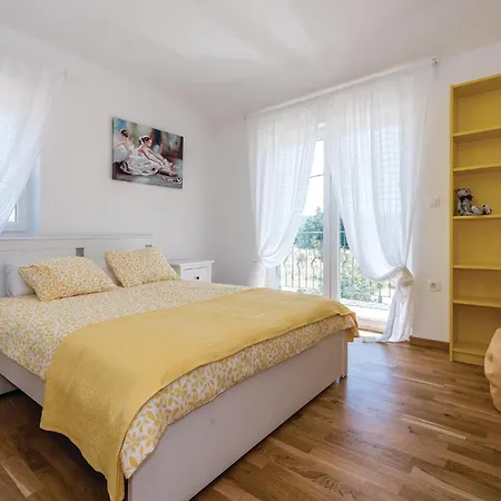 Stunning Home In Pakovo Selo Pakovo Selo