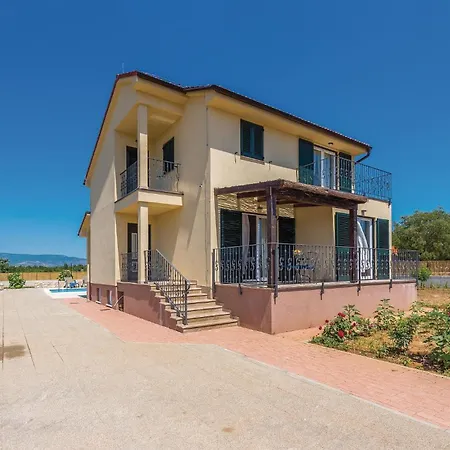 Stunning Home In Pakovo Selo