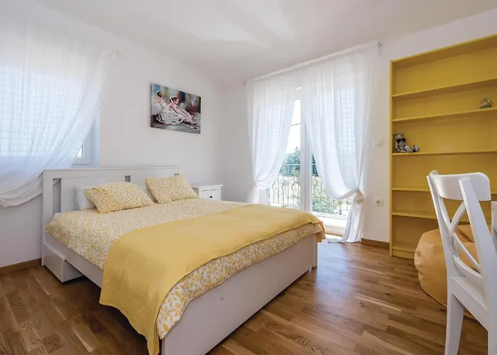 Three-bedroom In Pakovo Selo